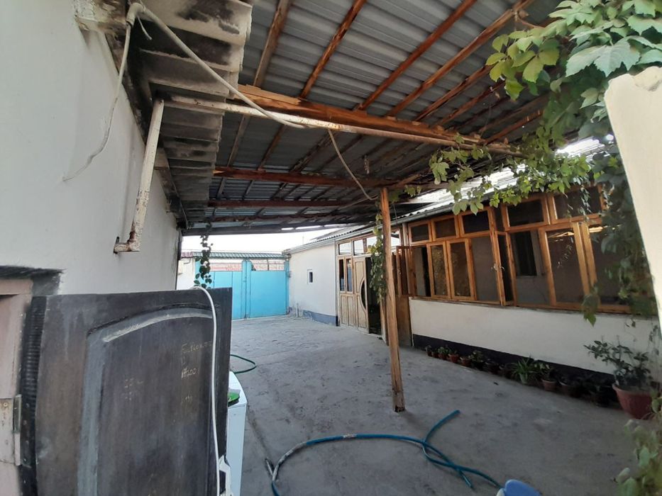 Ховли жой Нурафшон йул устида