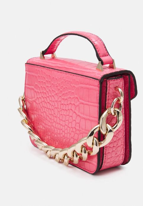 малка чанта Guess