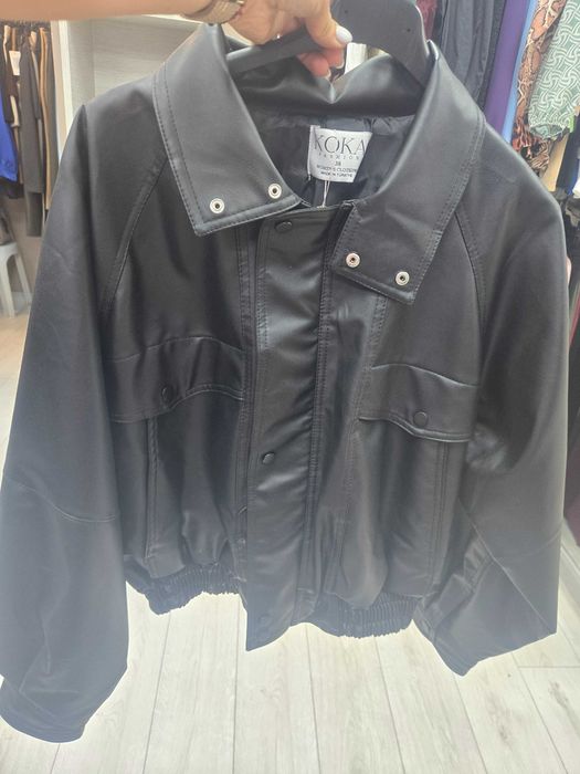 Дамско кожено яке тип бомбър