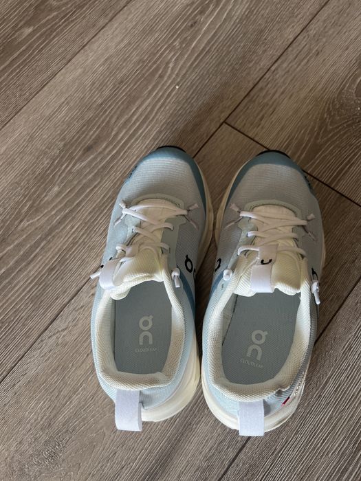 Кроссовки на девочку Новые!!