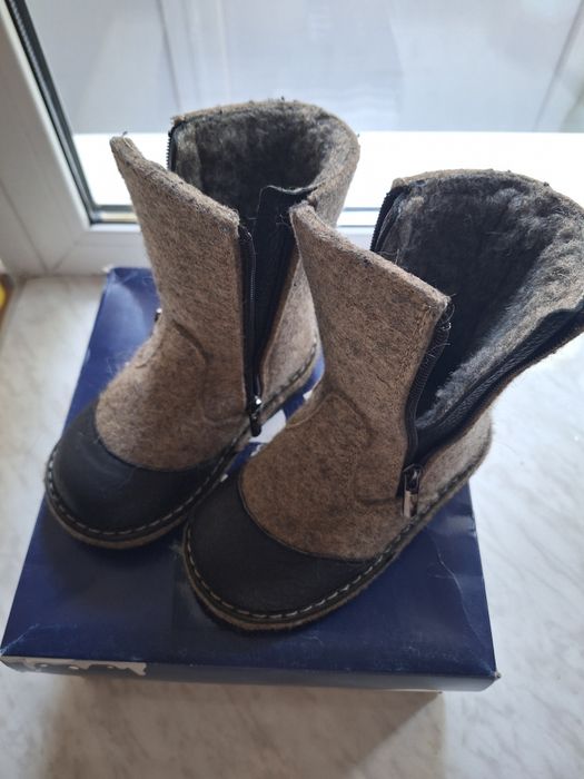 Продам детские зимние унтоваленки