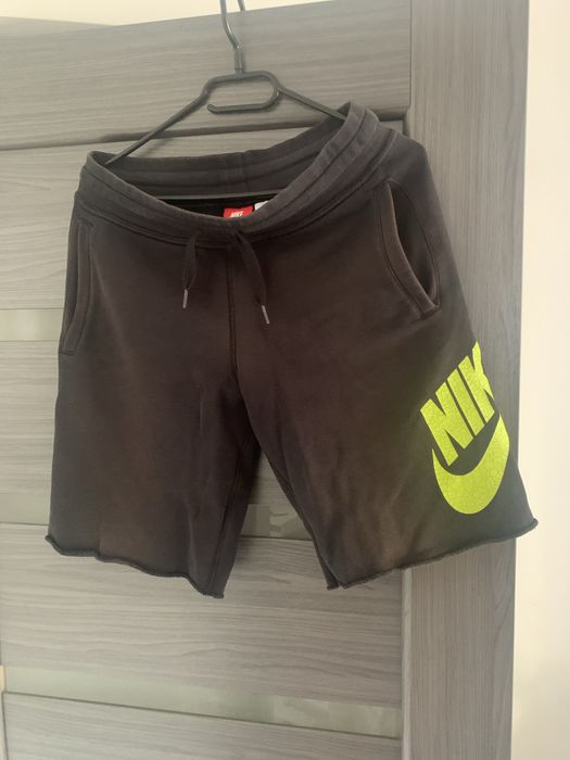 Nike scurti marimea S