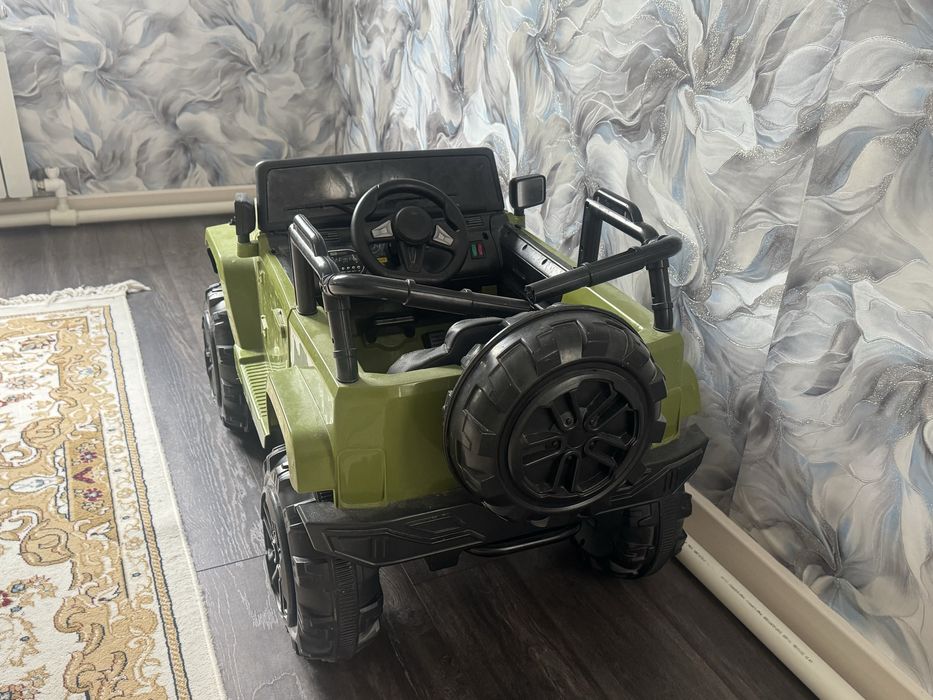 Продам машинку для малиша