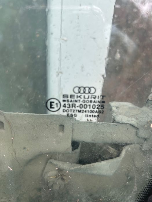 Стекло левое для авто ауди