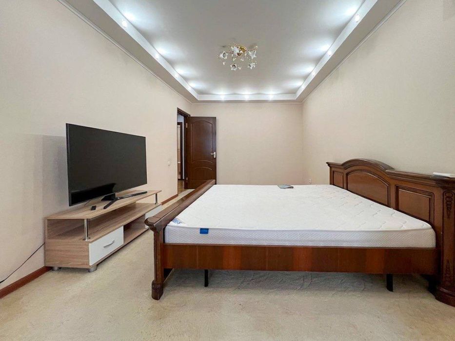 Продам квартиру Буюк ипак йули Генерал Петрова 2/3/4 65м2