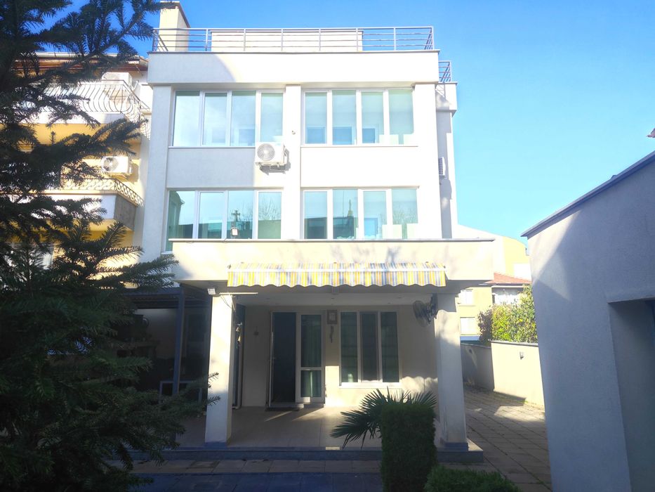 Еднофамилна жилищна сграда Приморско