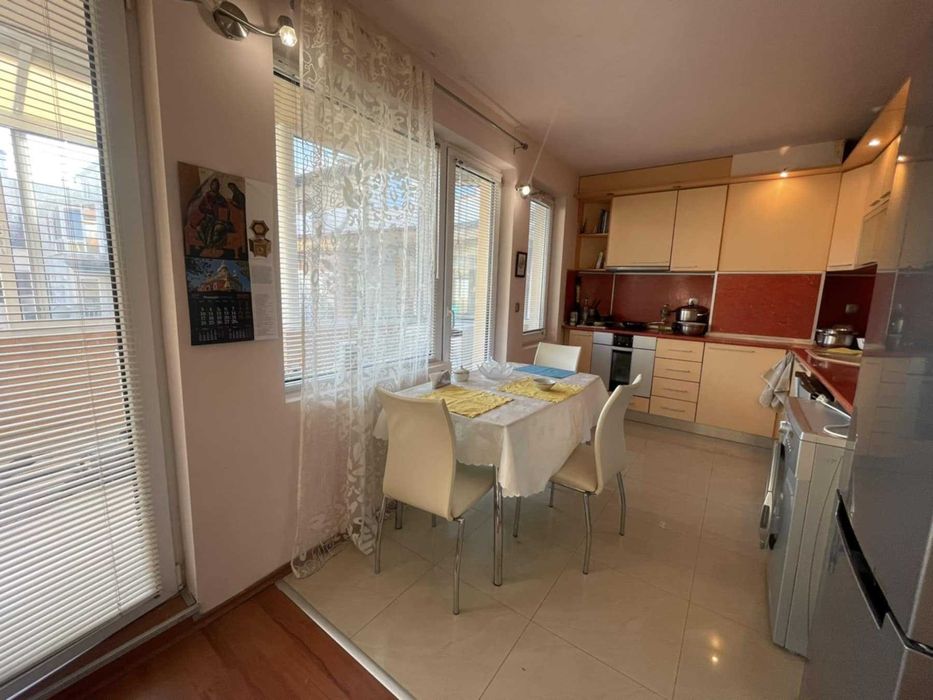 Продава се Тристаен апартамент в Варна, Окръжна болница - 105 кв.м за 1896 €/кв.м - Снимка #1