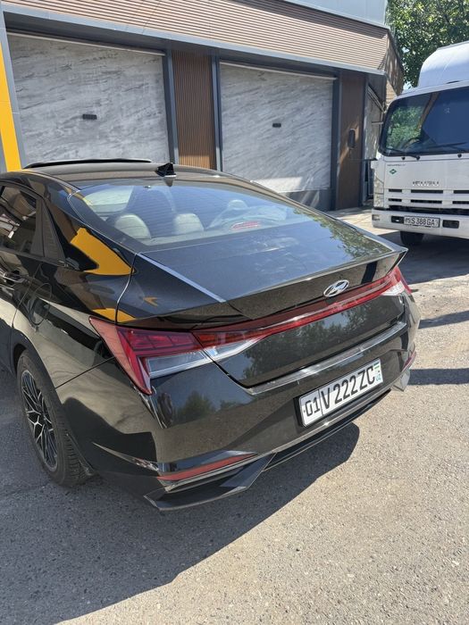 Hyundai Elantra 2022 — 4