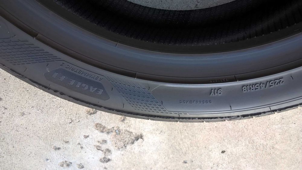 O anvelopa de vara 225 45 18 goodyear F1 asymmetric 5 cu 7,5 mm