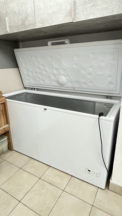 Продам морозильную камеру