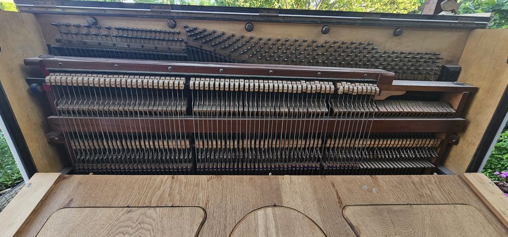 Немско пиано August Forster