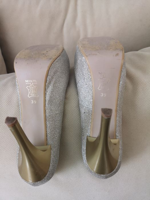 Дамски елегантни обувки, различни модели.