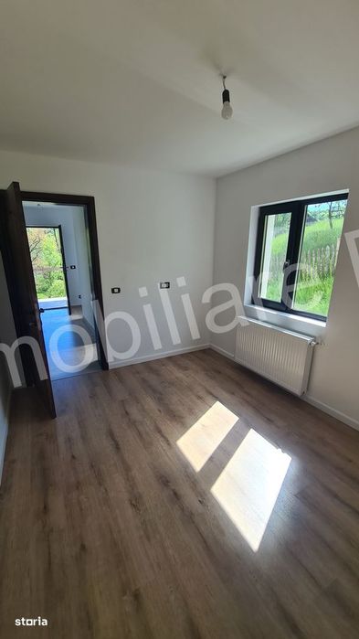Casă de vânzare în comuna Arefu, sat Arefu, județ Argeș.