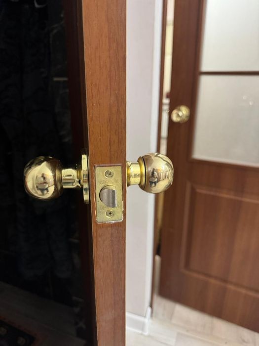 Продам межкомнатные двери