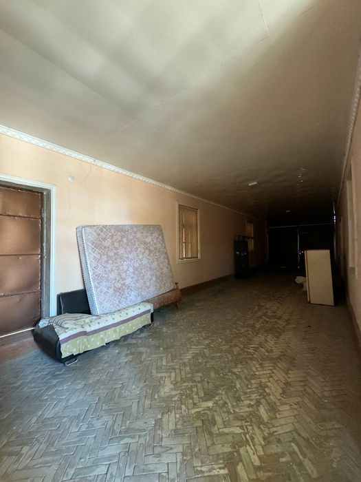 Участок сотилади 5 соток . Сутиги 30 мингдан