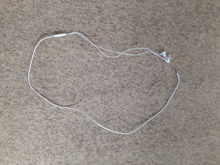 Тап таза наушник сатылады