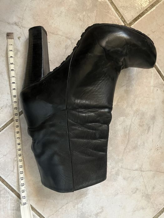 Дамски боти и ботуши