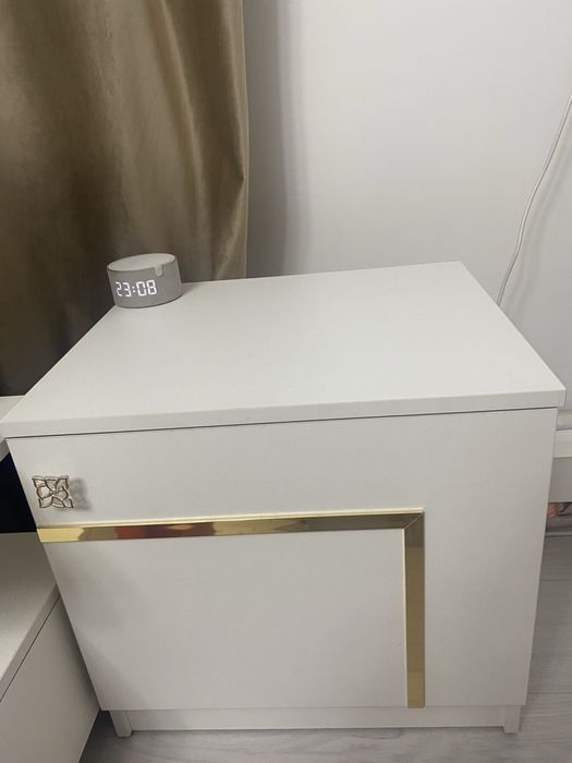 Продам кровать с матрасом и двумя тумбами