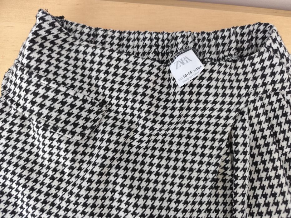 Zara нов пола панталон