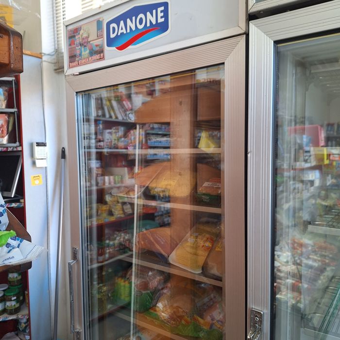 Продавам италиански оригинален  фризер за ниски температури