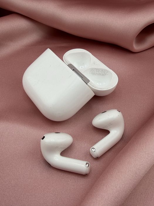 Наушники AirPods 4 / #МА537482