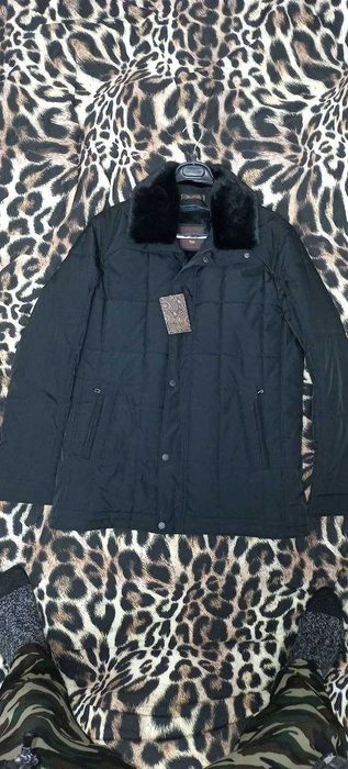 Kurtka, yap yangi, 1 marotaba ham ko'chaga kiyilmagan 50-razmer