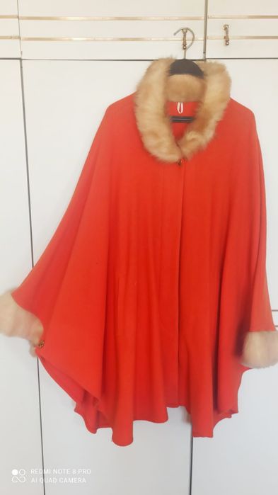 Продавам нова пелерина от вълнен плат