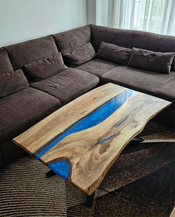 Уникална холна маса от орех и епоксидна смола