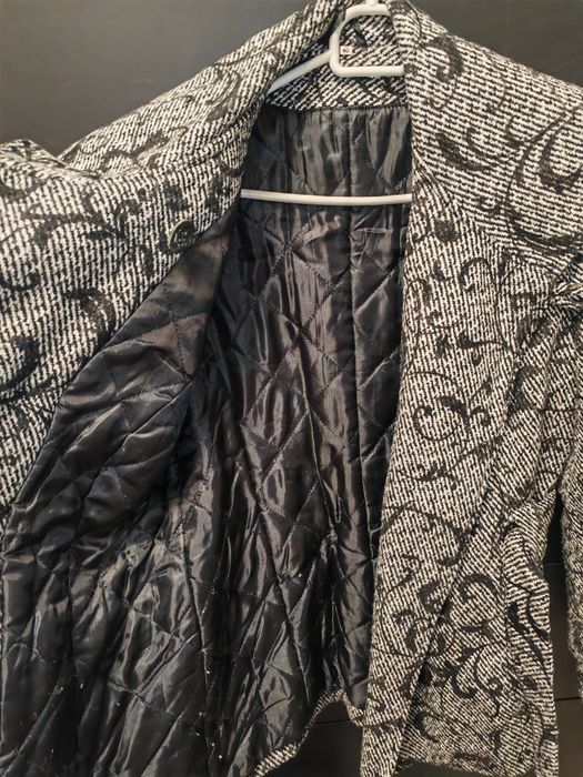 Vând haină din stofă pentru fete/femei