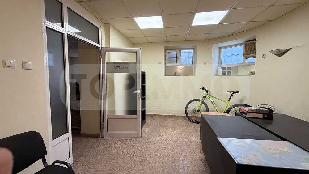 Сутеренен офис под наем с централна локация