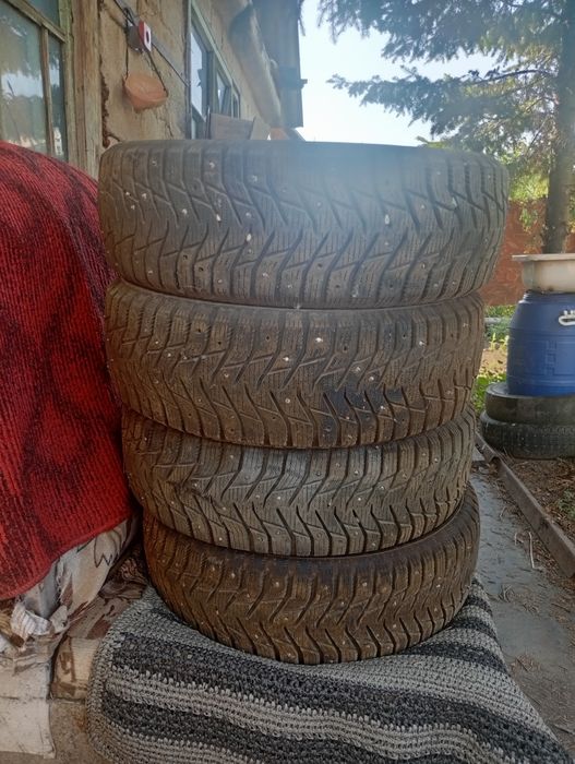 Продам зимние шины и диски ваз.