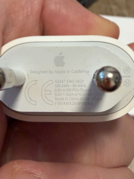 Iphone 15 Pro impecabil cu husa si incarcaror