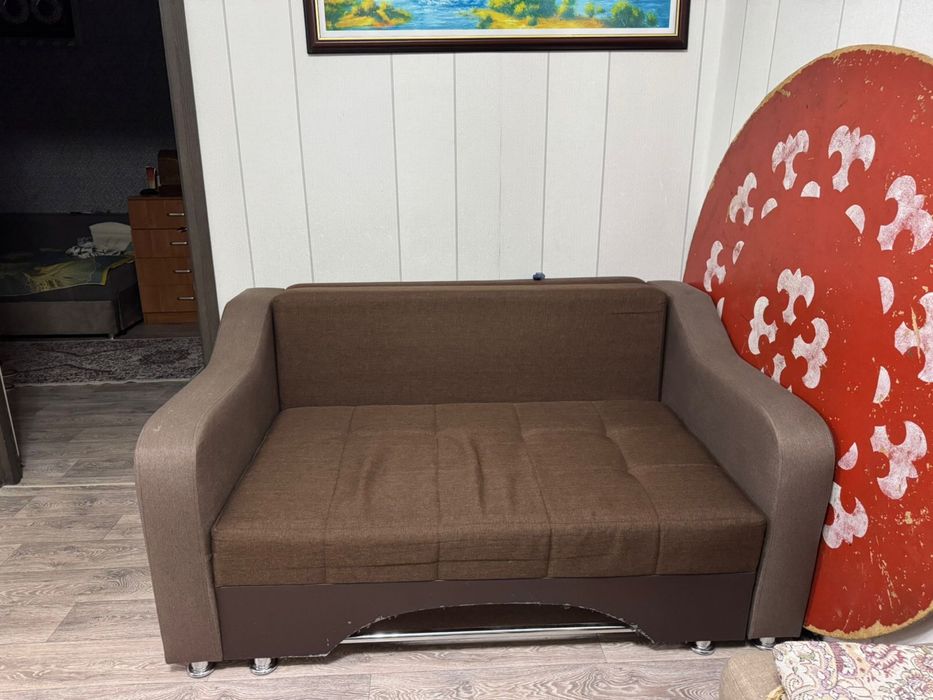 Диван и кресло б/у