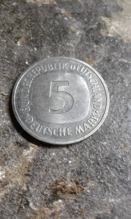 Продам рубли ,монеты.