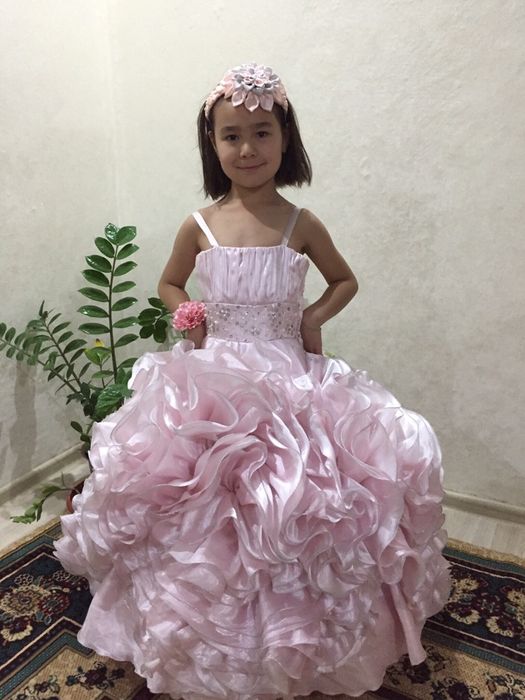 Продам платье на выпускной для девочки