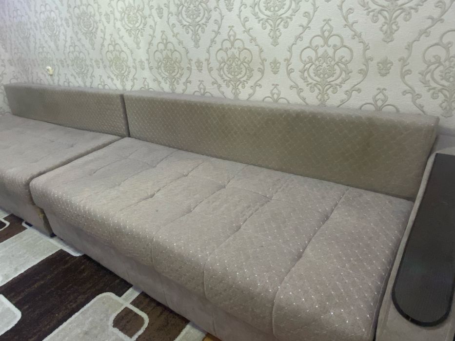Диван для комнаты