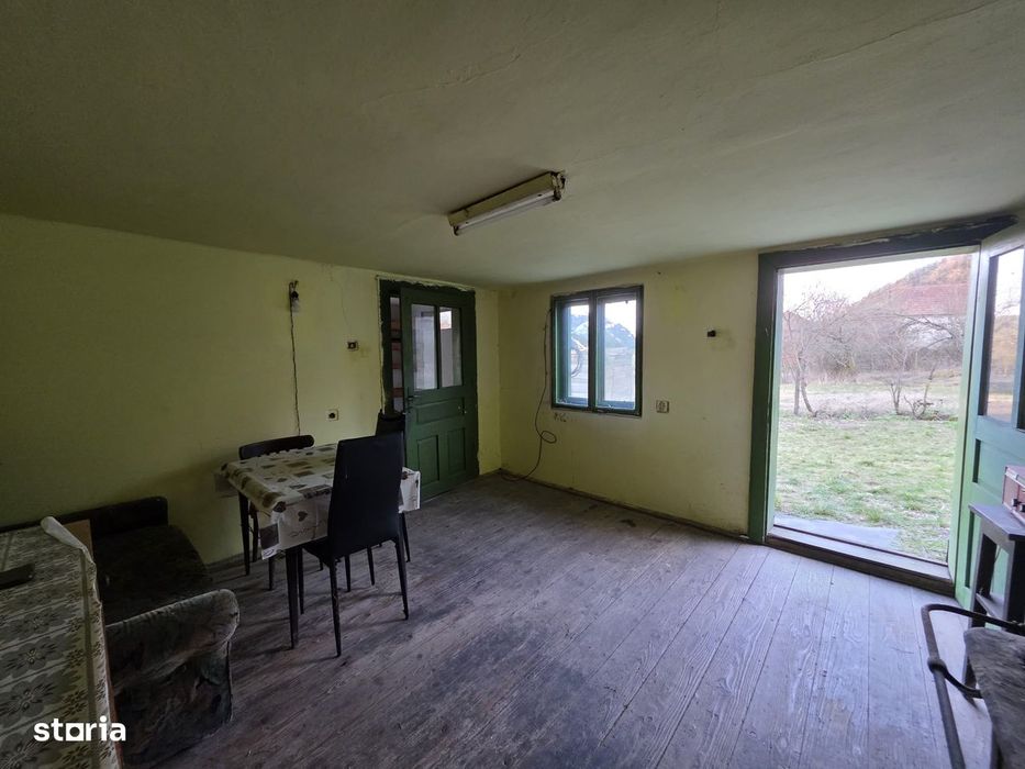 Preț mic! Casă solidă + teren generos 1887 mp – ideal renovare