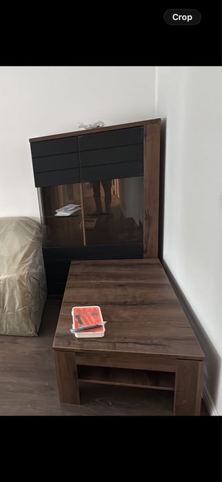 Mobilier living Mömax aproape nou (3 luni) – vitrină + comode + măsuțe + raft sigilat