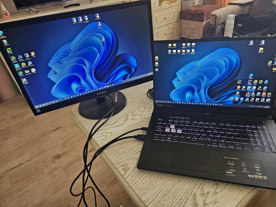 Монитор Philips 223V5L