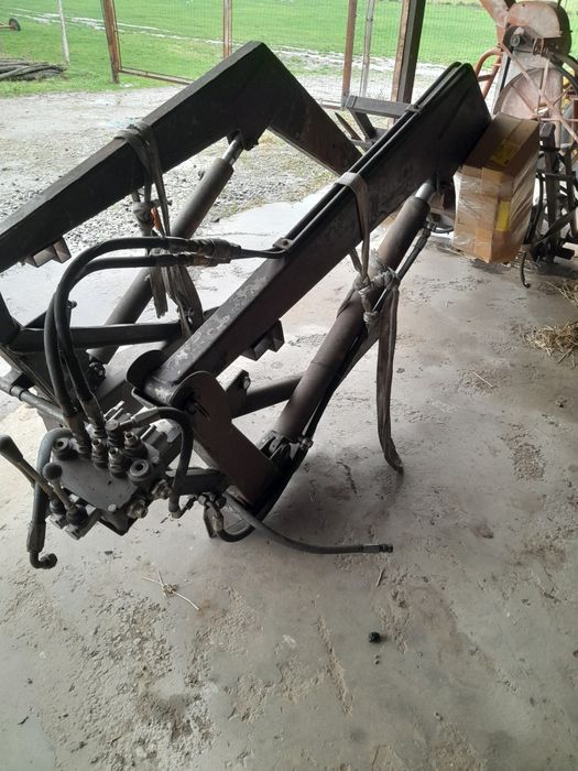 Incarcator frontal pentru tractor peste 90 cai