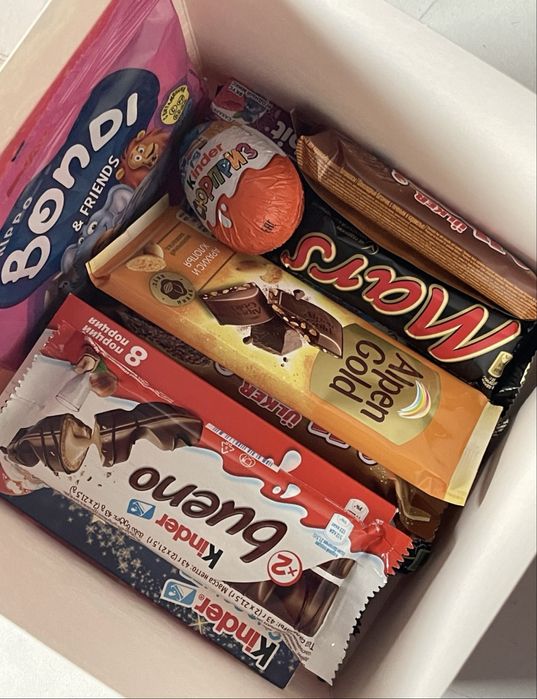 Корзина со сладостями