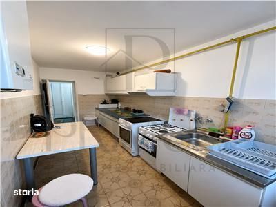 Piata 700 - 2 Camere - Etaj 2 - Decomandat - Centrala Proprie