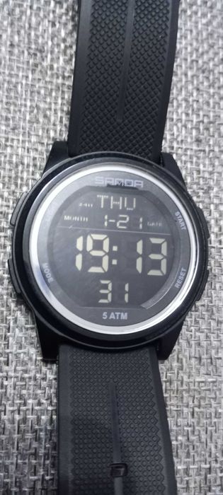 Продавам водоустойчив часовник Sanda 5 бара