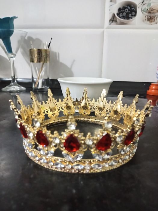 Продам карону для торта и топперр