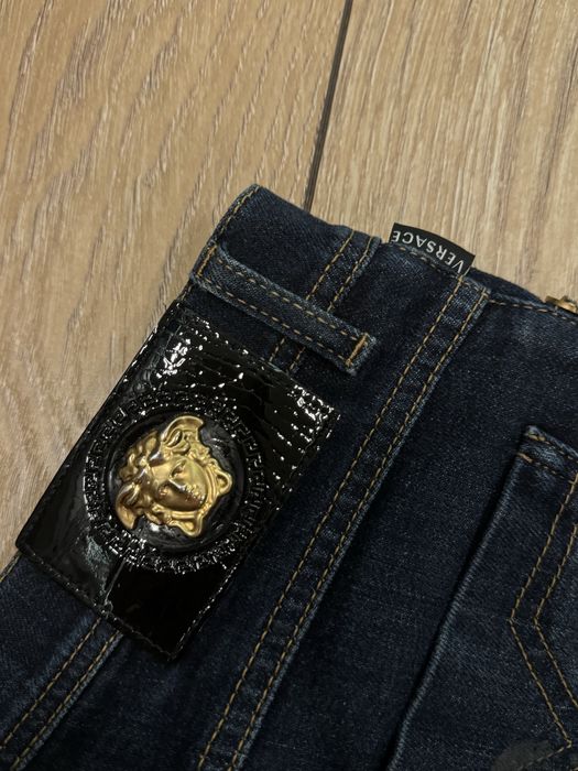 Женские джинсы Versace