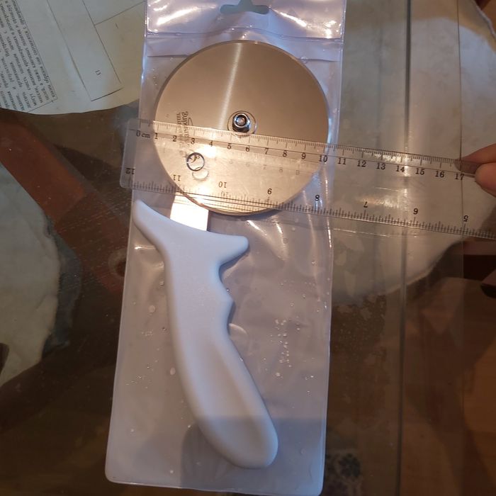 Новый большой нож для пиццы