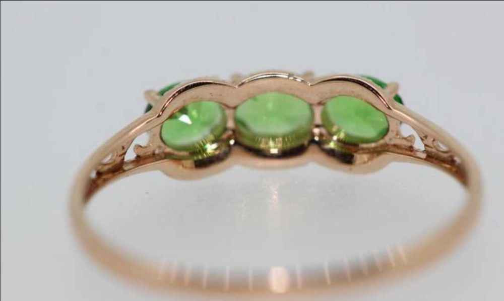 Inel aur 18 k cu tsavorite si mici diamante