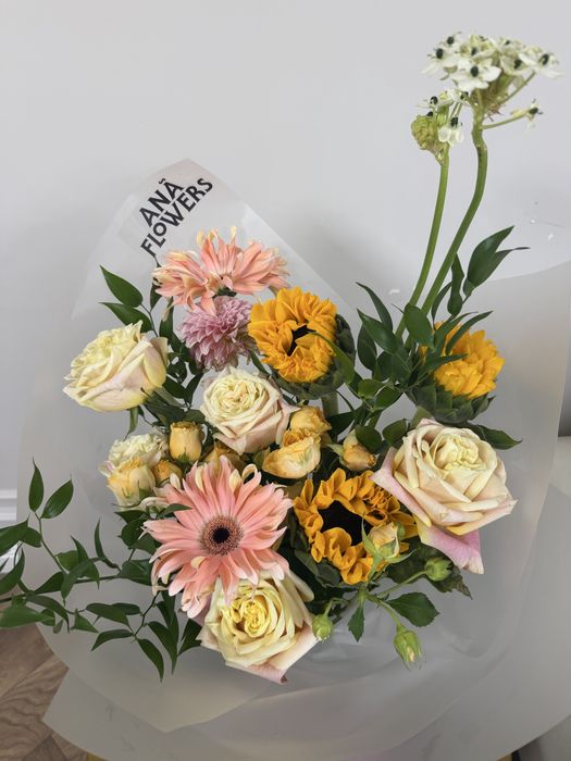 Букет цветов с Ana flowers