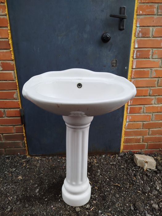 Продам раковину на ножке