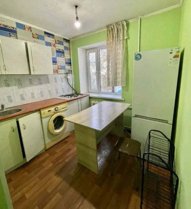 продам 1-ком. 32кв. центр 3-этаж